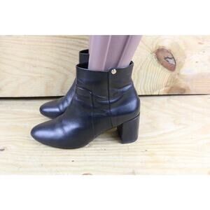 Taryn Rose Boots Womens 9B Black Leather Camille Zip Ankle Bootie